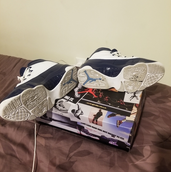 Athletic_Shoes